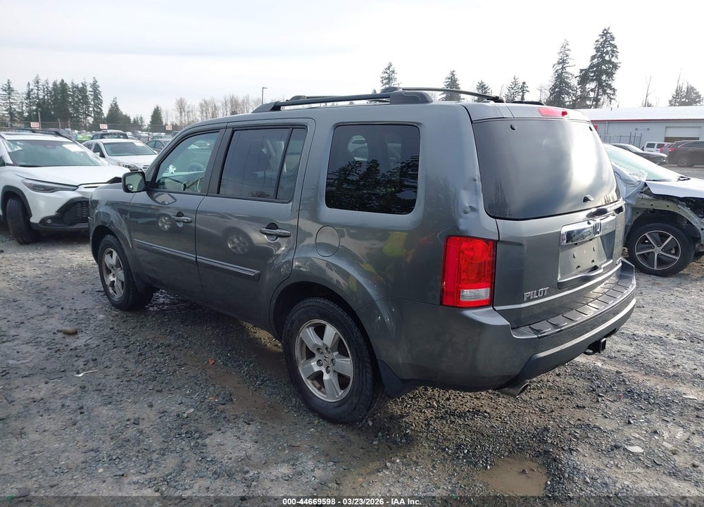 2011 HONDA PILOT EX-L VIN: 5FNYF4H61BB016116