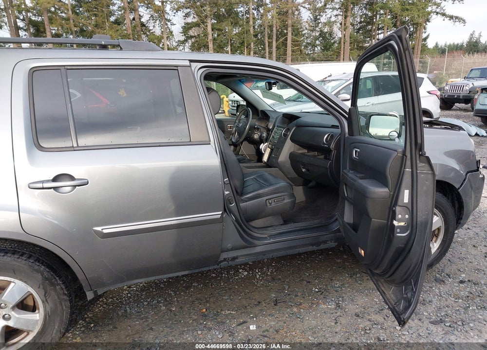 2011 HONDA PILOT EX-L VIN: 5FNYF4H61BB016116