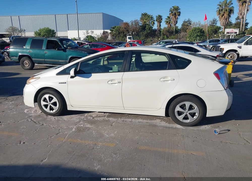 2015 TOYOTA PRIUS TWO VIN: JTDKN3DU9F2002349