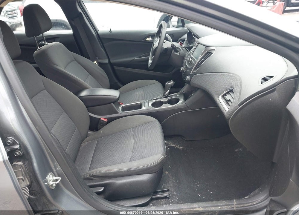 2018 CHEVROLET CRUZE LT AUTO VIN: 1G1BE5SM0J7211563