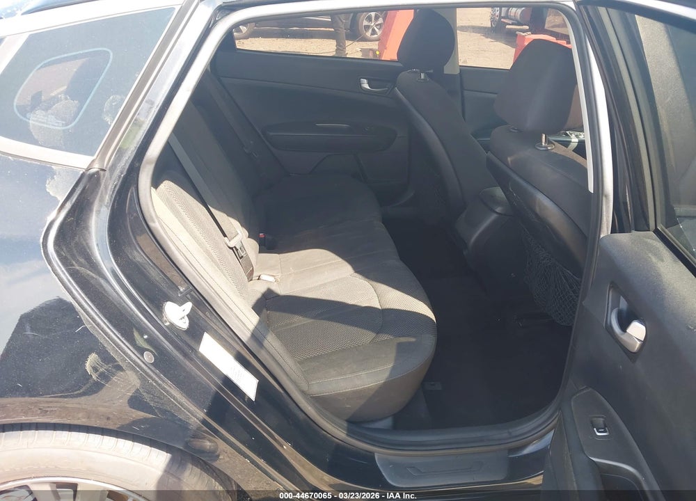 2019 KIA OPTIMA LX VIN: 5XXGT4L33KG332647