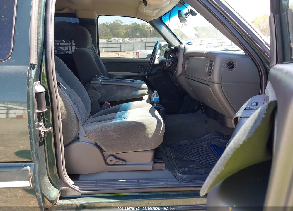 2003 CHEVROLET SILVERADO 1500 LS VIN: 2GCEC19V731225896