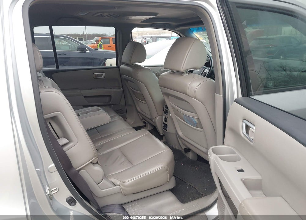 2009 HONDA PILOT EX-L VIN: 5FNYF486X9B040716