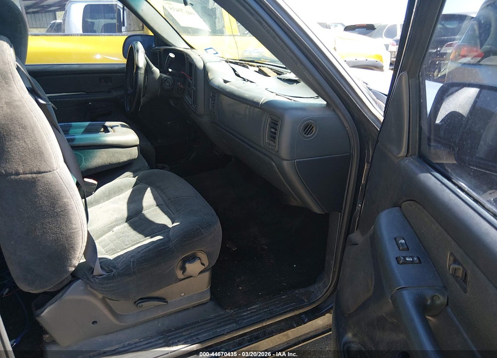 2001 CHEVROLET SILVERADO 1500 LS VIN: 2GCEC19V711107456