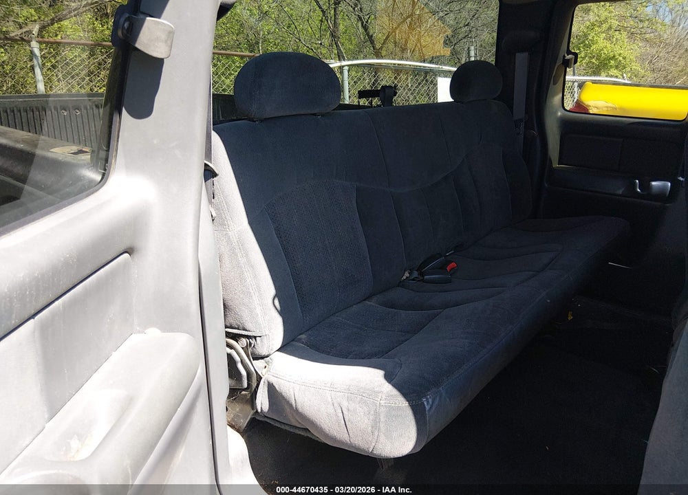 2001 CHEVROLET SILVERADO 1500 LS VIN: 2GCEC19V711107456