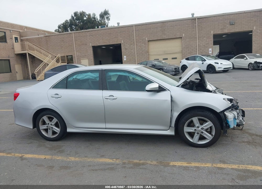2014 TOYOTA CAMRY SE VIN: 4T1BF1FK5EU318049