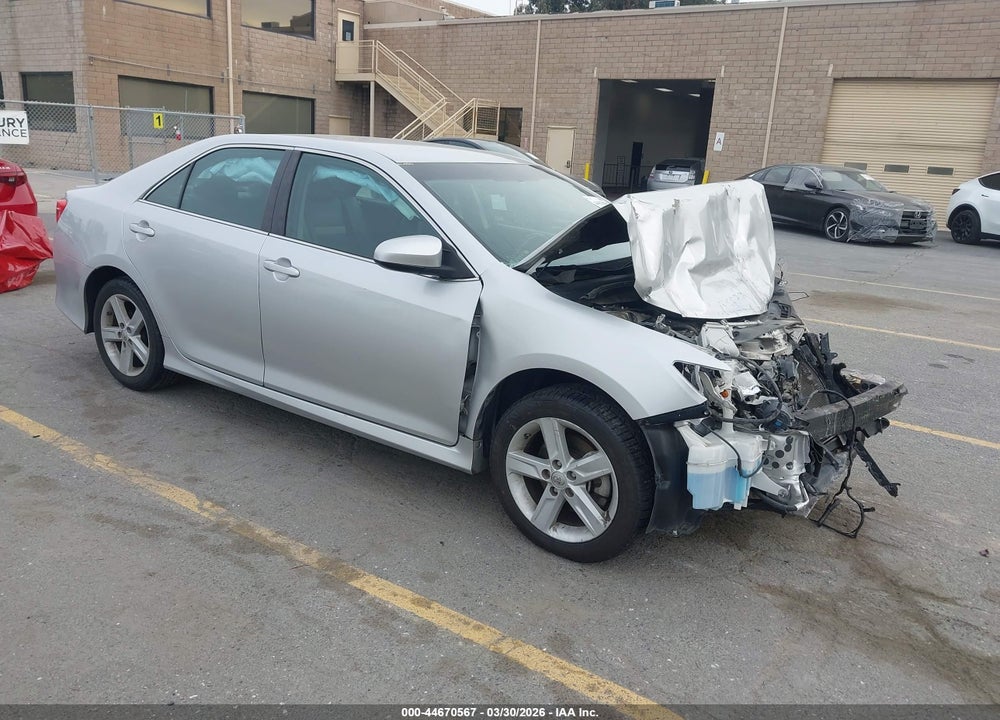2014 TOYOTA CAMRY SE VIN: 4T1BF1FK5EU318049