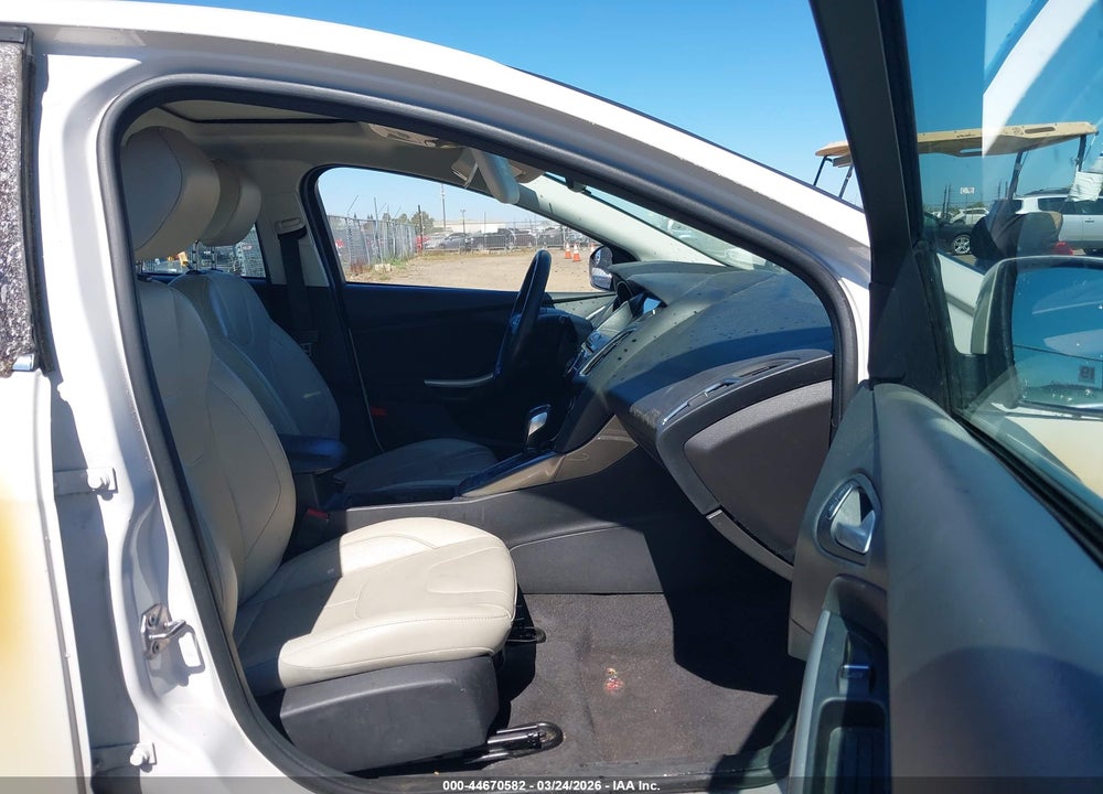 2018 FORD FOCUS TITANIUM VIN: 1FADP3N21JL244867