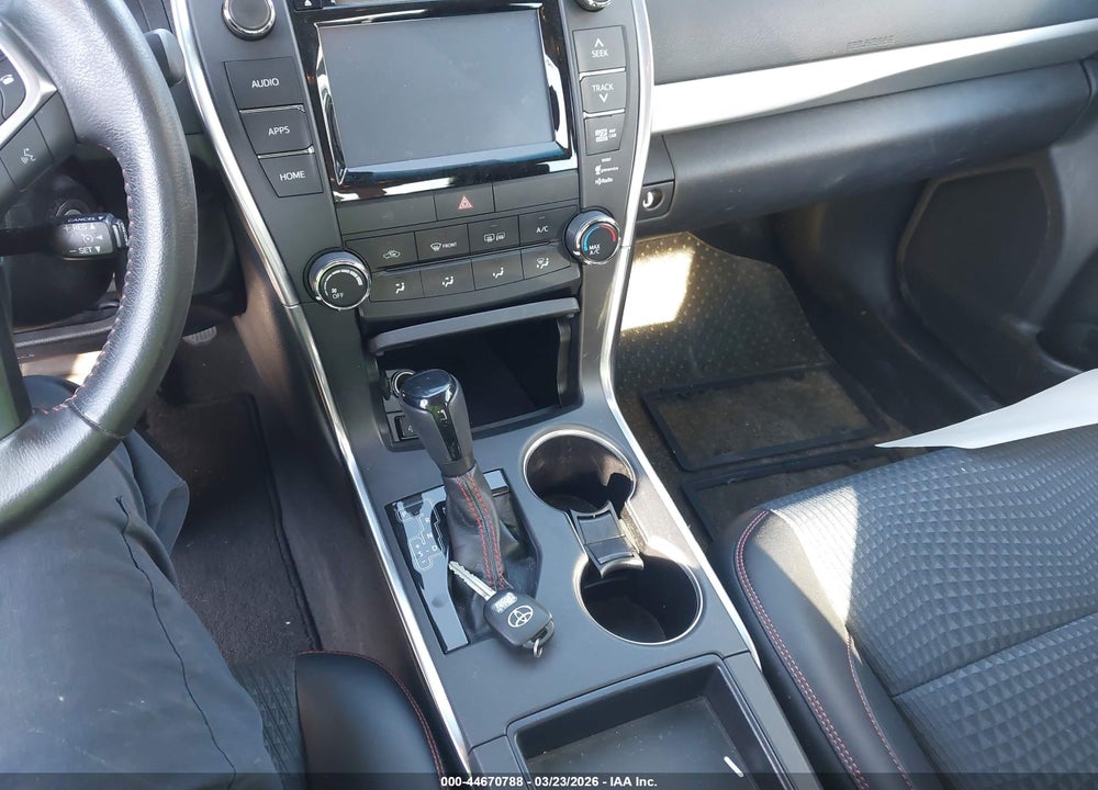 2015 TOYOTA CAMRY SE VIN: 4T1BF1FK3FU004224