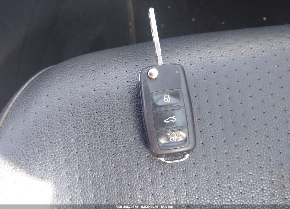2013 VOLKSWAGEN JETTA 2.5L SE VIN: 3VWDX7AJ3DM441490