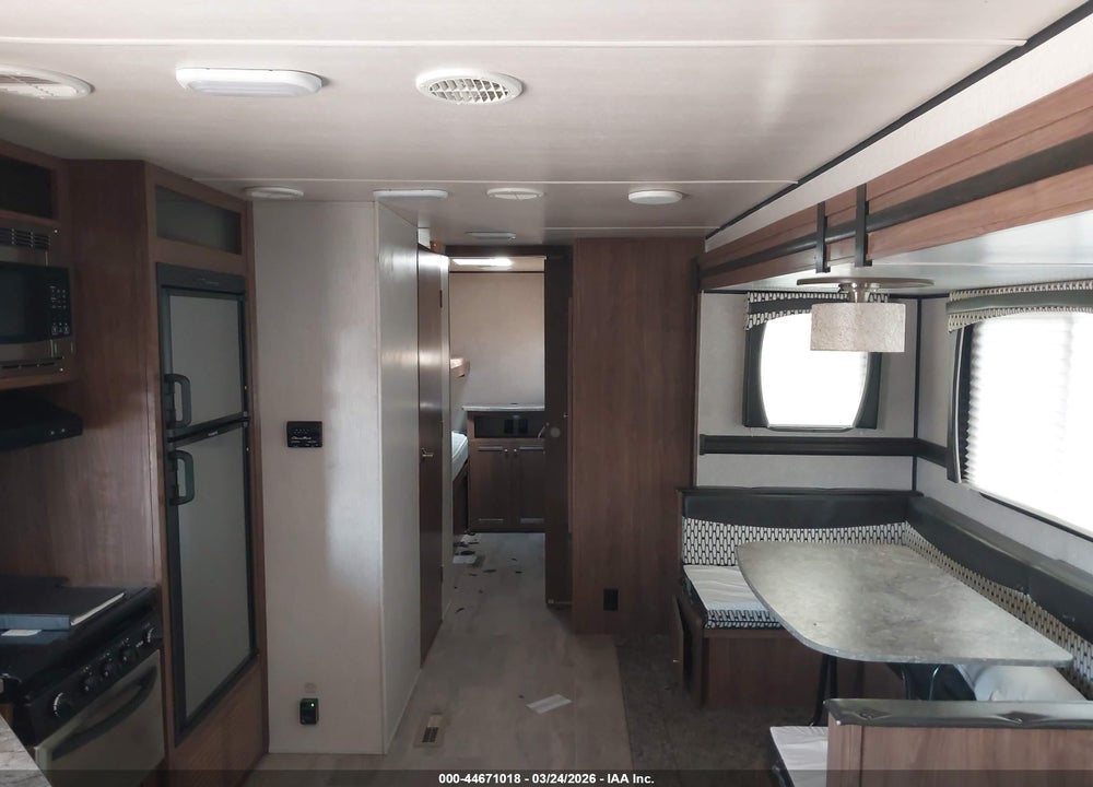 2018 HEARTLAND TRAIL RUNNER 30USBH VIN: 5SFEB3321JE363519