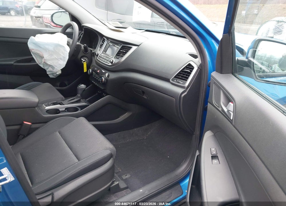 2017 HYUNDAI TUCSON SE VIN: KM8J3CA4XHU290150
