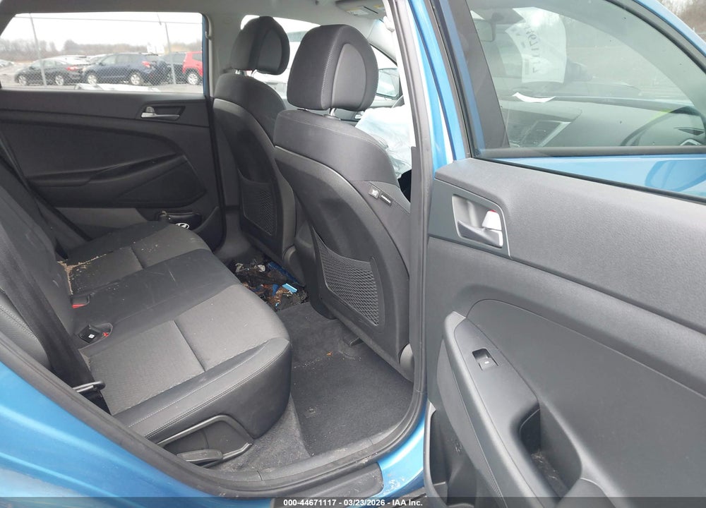 2017 HYUNDAI TUCSON SE VIN: KM8J3CA4XHU290150