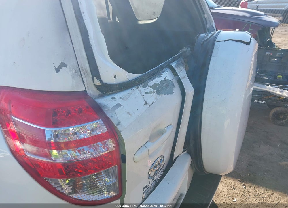 2011 TOYOTA RAV4 VIN: 2T3BF4DV2BW087015