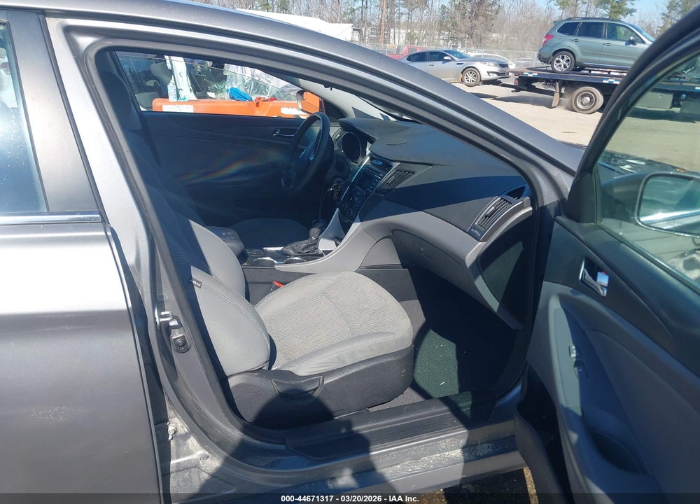 2014 HYUNDAI SONATA GLS VIN: 5NPEB4AC1EH841013