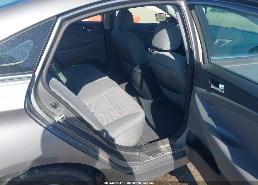 2014 HYUNDAI SONATA GLS VIN: 5NPEB4AC1EH841013