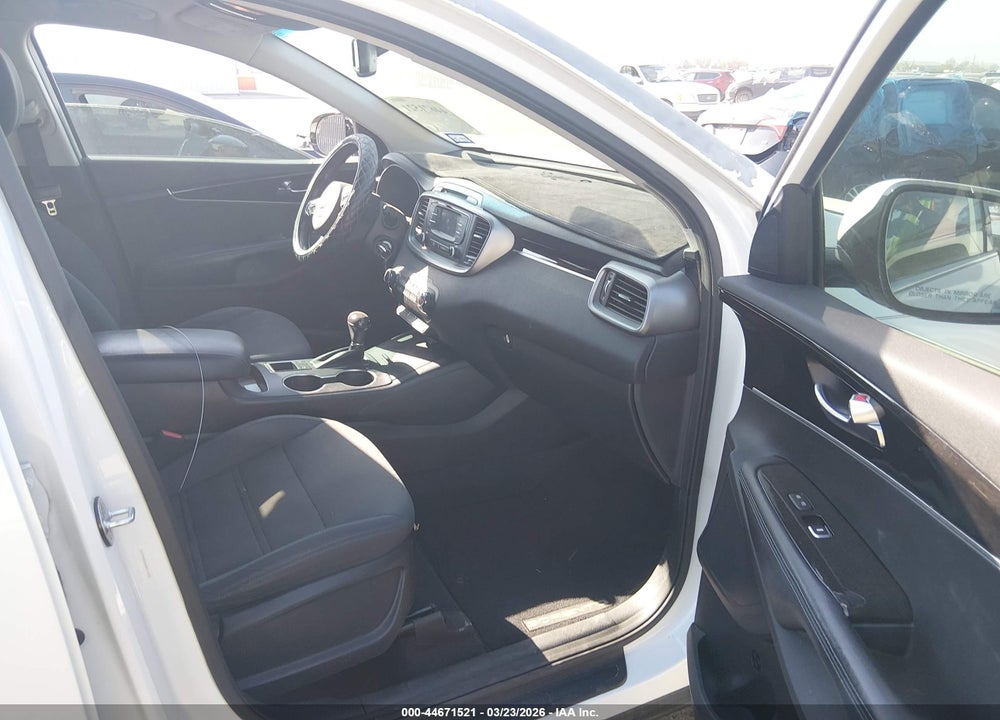 2016 KIA SORENTO 2.4L LX VIN: 5XYPG4A36GG016086