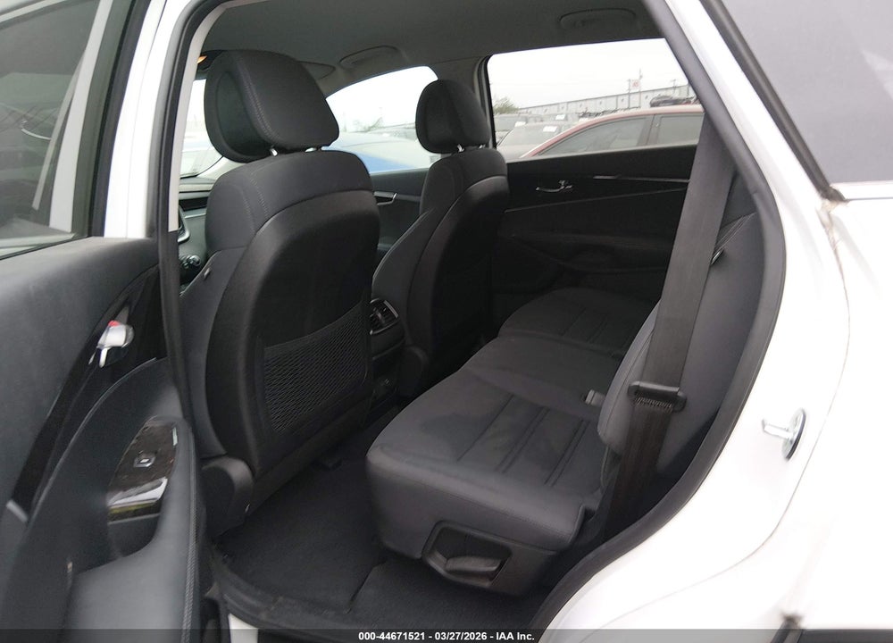 2016 KIA SORENTO 2.4L LX VIN: 5XYPG4A36GG016086