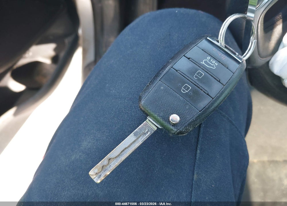 2018 KIA SORENTO 2.4L LX VIN: 5XYPG4A30JG416667