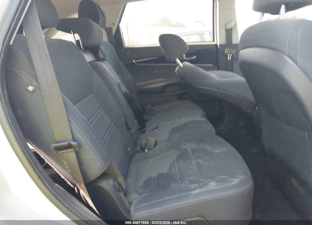 2018 KIA SORENTO 2.4L LX VIN: 5XYPG4A30JG416667
