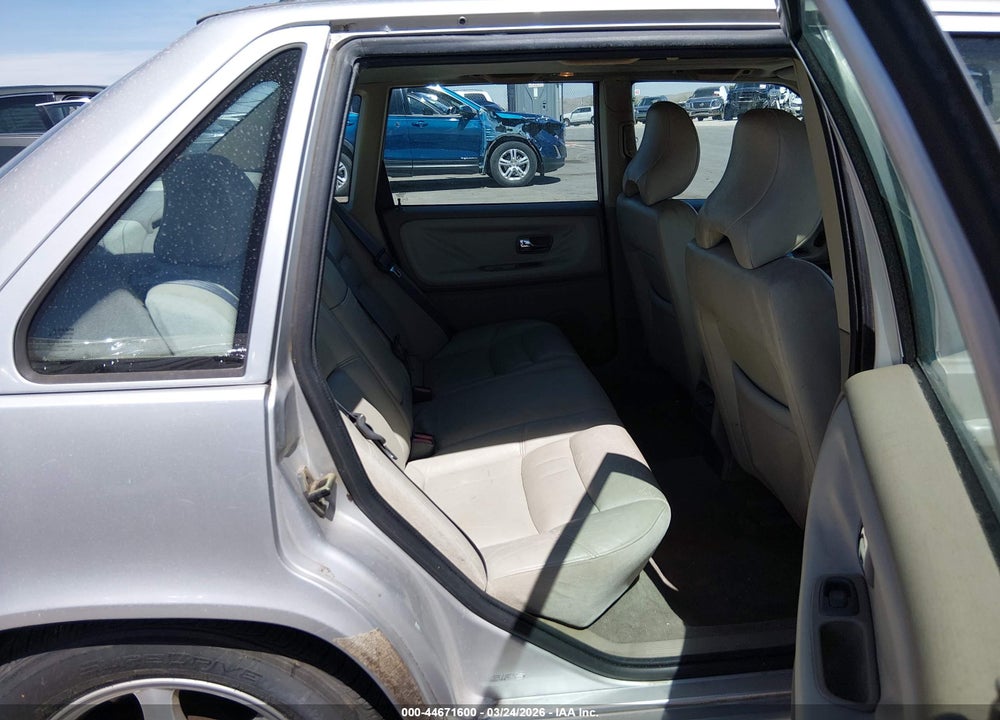 2000 VOLVO S70 SE VIN: YV1LS61J3Y2645205
