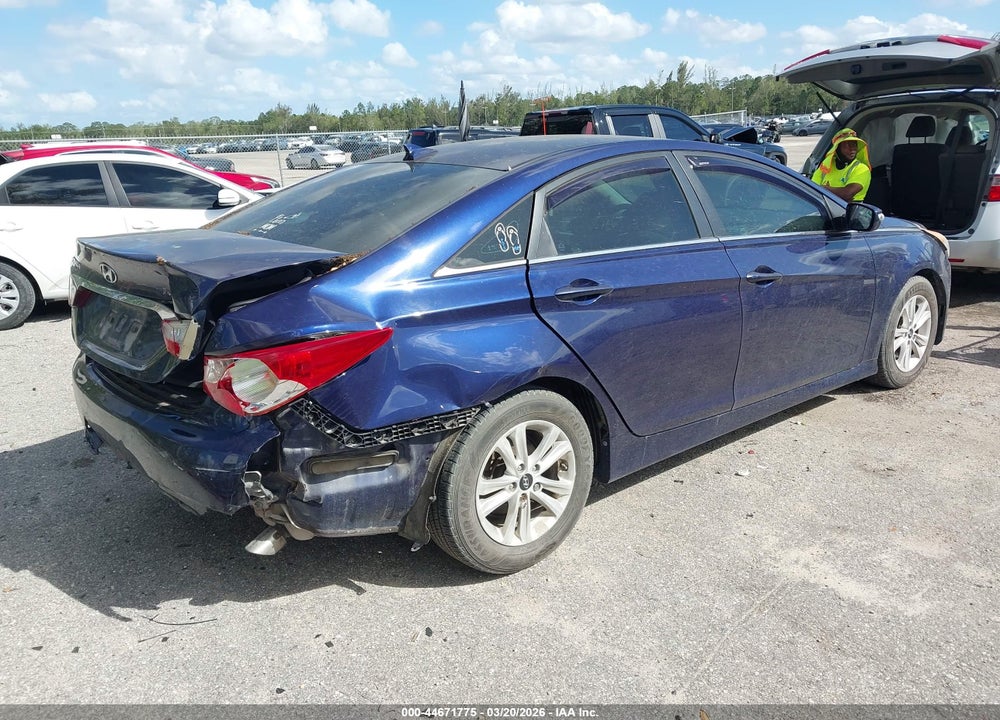 2014 HYUNDAI SONATA GLS VIN: 5NPEB4AC4EH830782