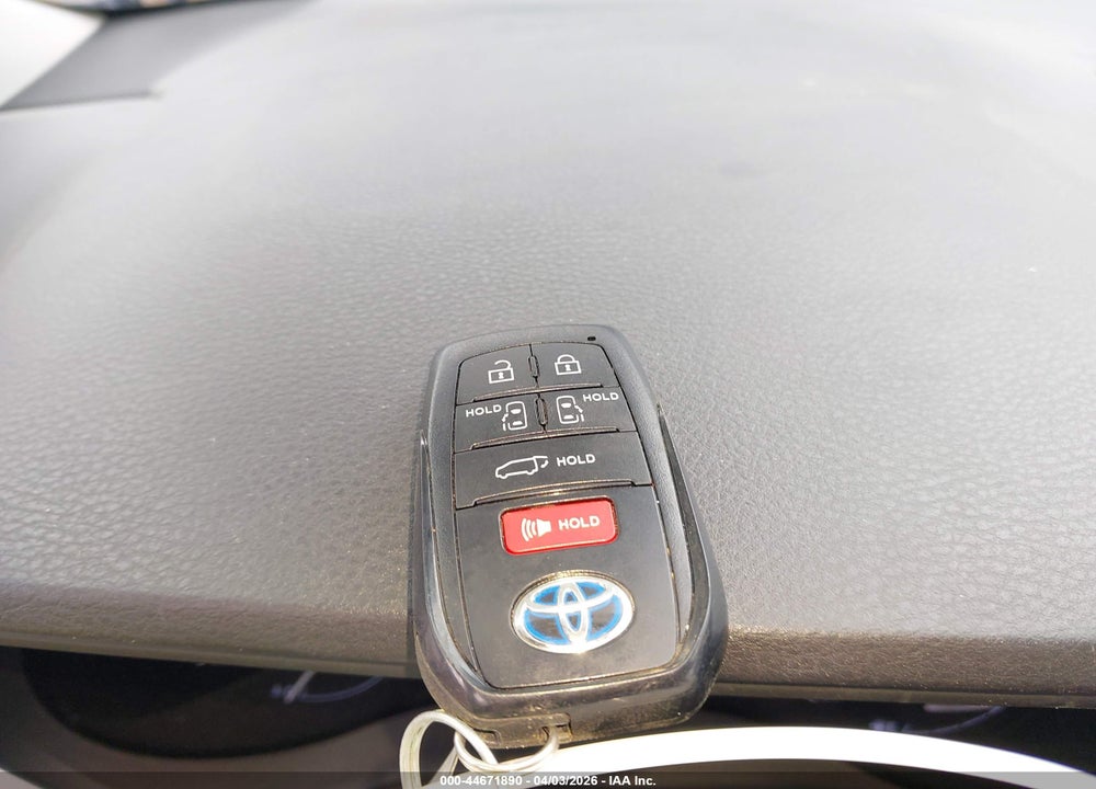 2022 TOYOTA SIENNA XLE VIN: 5TDJSKFC6NS062132