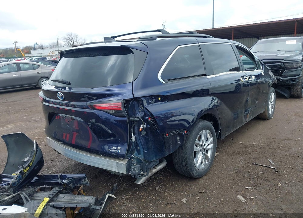 2022 TOYOTA SIENNA XLE VIN: 5TDJSKFC6NS062132