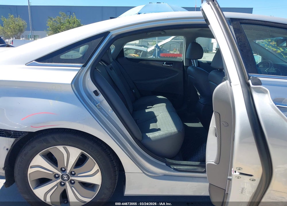 2014 HYUNDAI SONATA HYBRID LIMITED VIN: KMHEC4A4XEA111478
