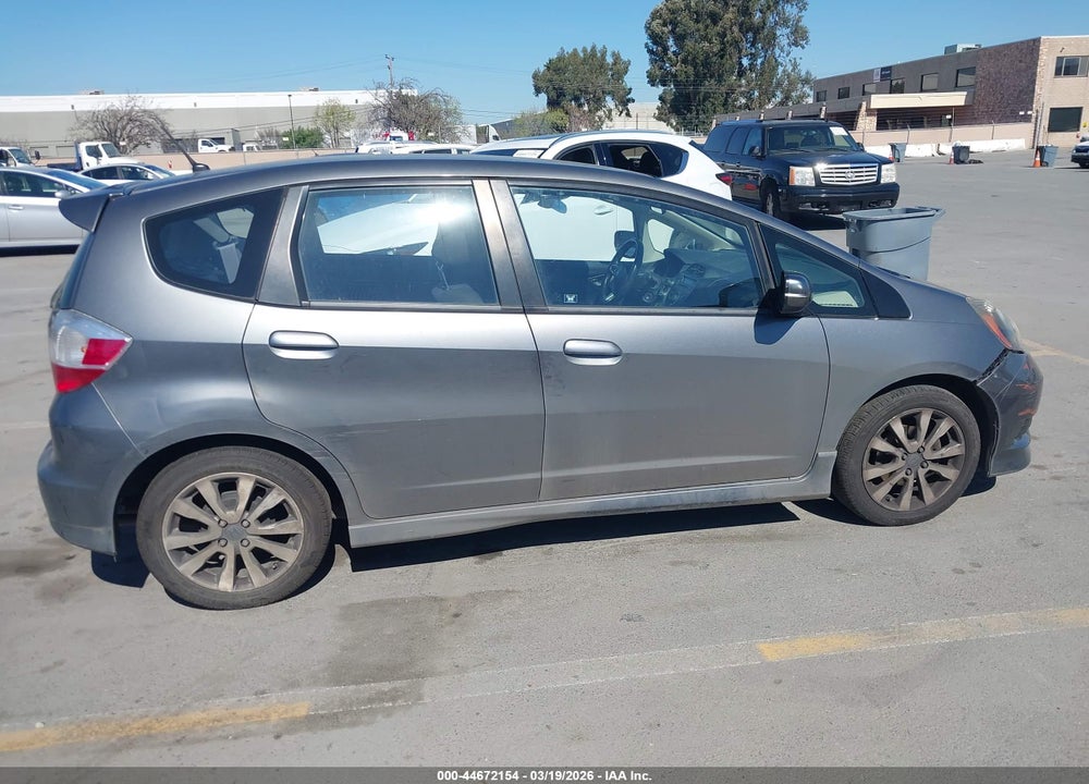 2013 HONDA FIT SPORT VIN: JHMGE8G54DC074475