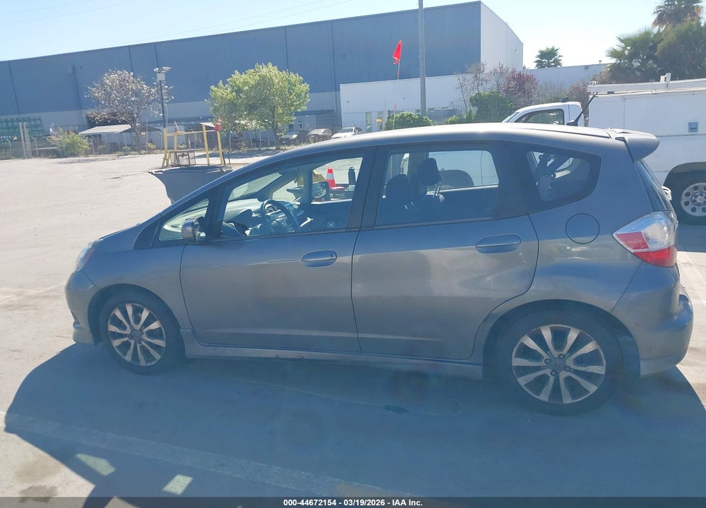 2013 HONDA FIT SPORT VIN: JHMGE8G54DC074475