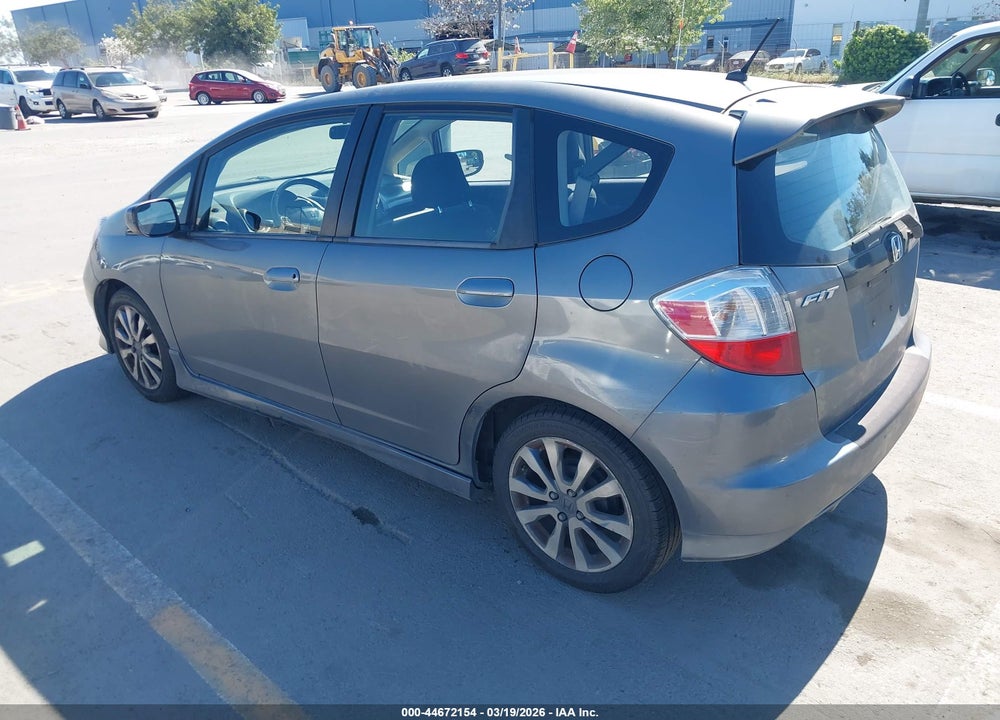 2013 HONDA FIT SPORT VIN: JHMGE8G54DC074475
