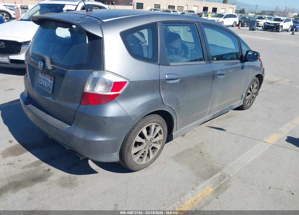 2013 HONDA FIT SPORT VIN: JHMGE8G54DC074475