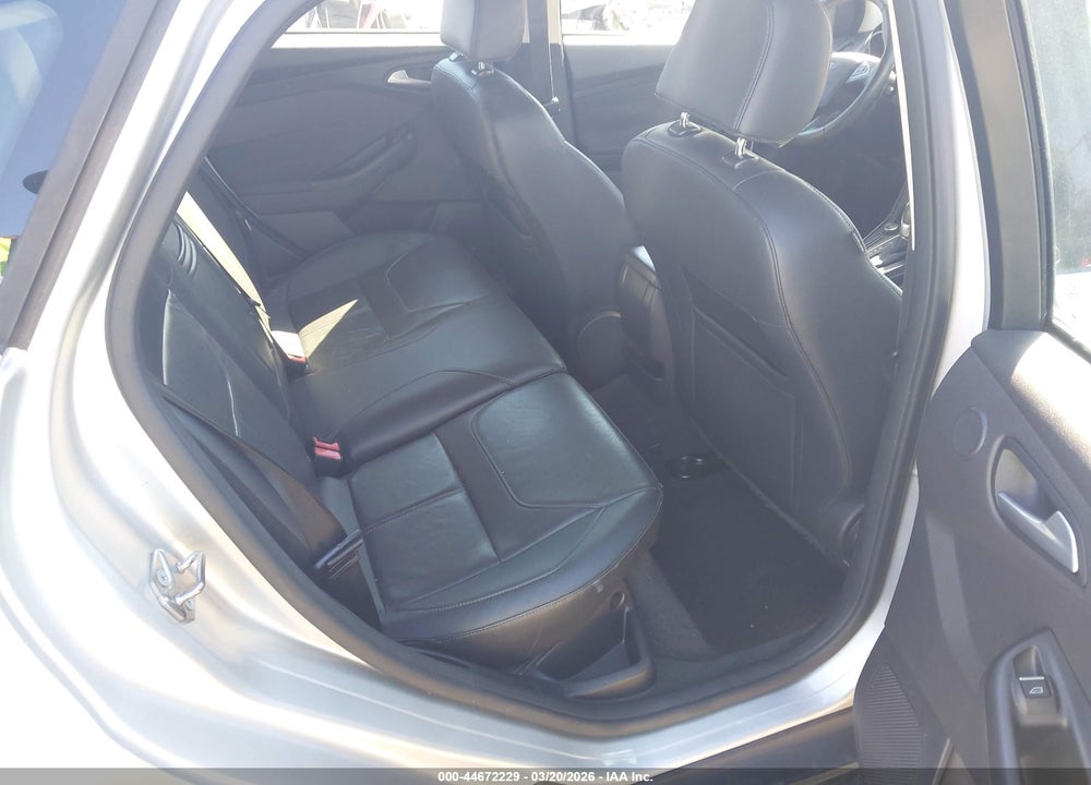 2015 FORD FOCUS TITANIUM VIN: 1FADP3N25FL231871