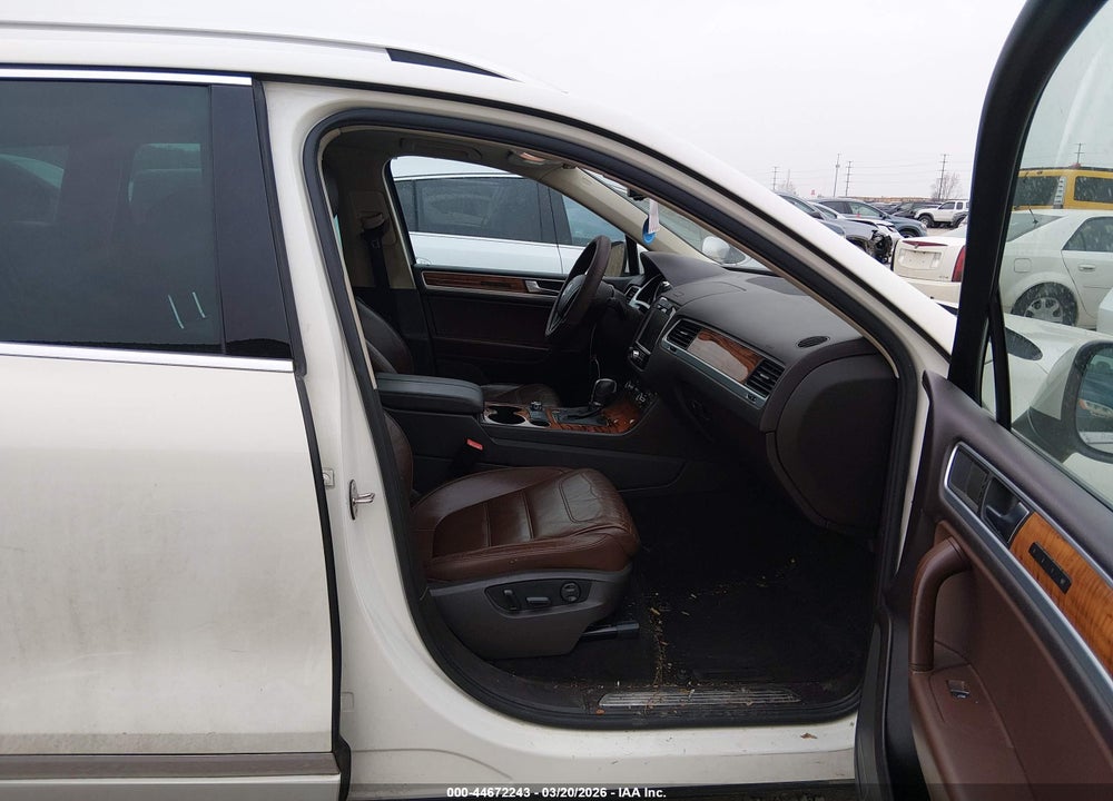 2011 VOLKSWAGEN TOUAREG HYBRID VIN: WVGFG9BP9BD003314