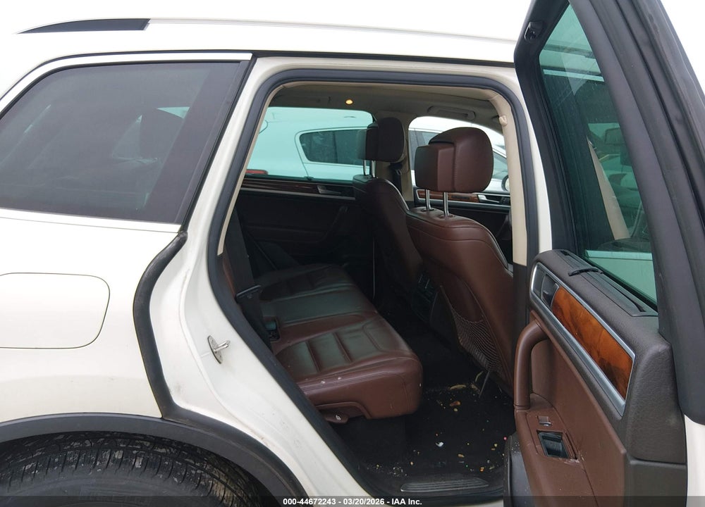 2011 VOLKSWAGEN TOUAREG HYBRID VIN: WVGFG9BP9BD003314