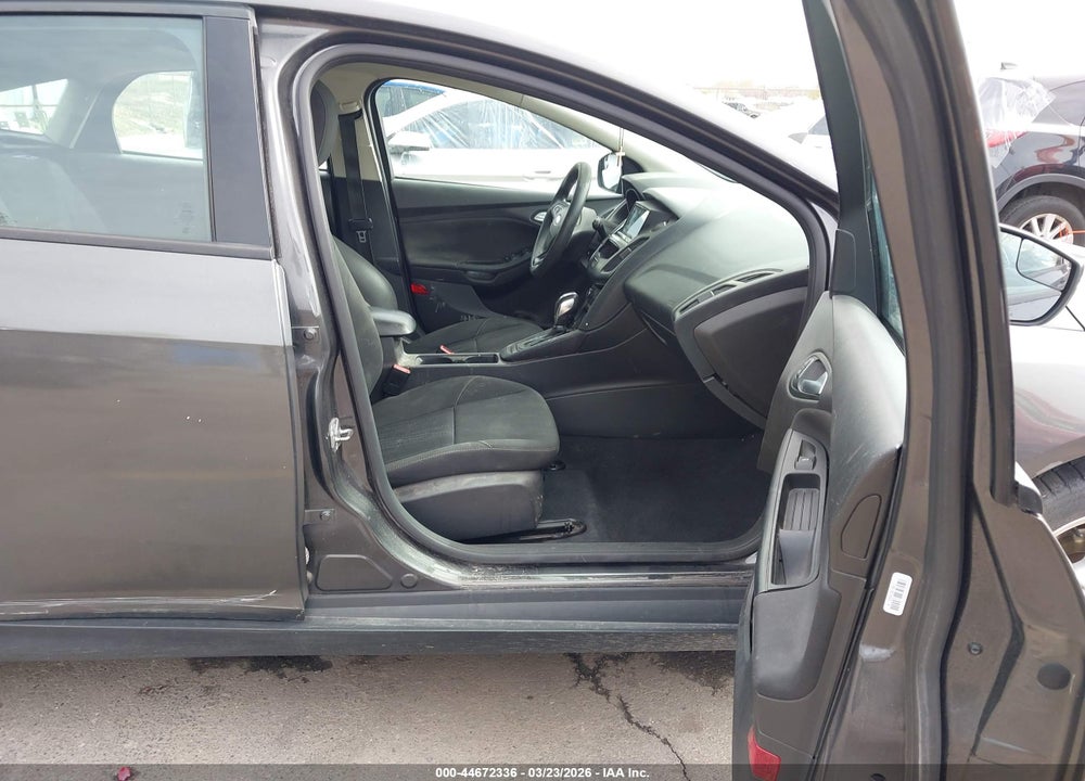 2016 FORD FOCUS SE VIN: 1FADP3K22GL319766