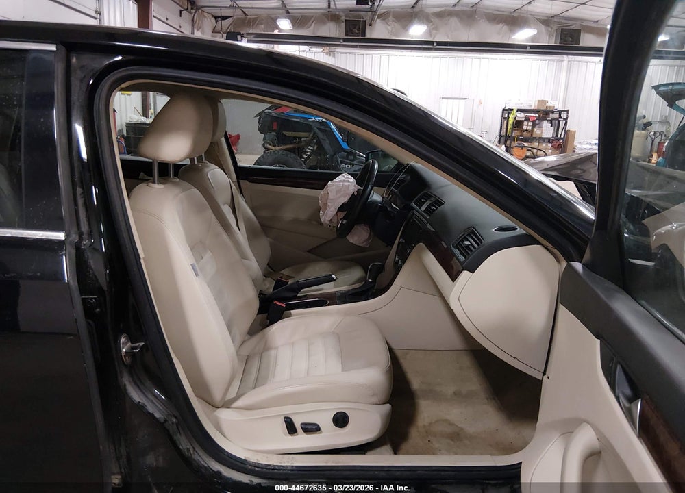 2013 VOLKSWAGEN PASSAT 2.0L TDI SEL PREMIUM VIN: 1VWCN7A37DC027889