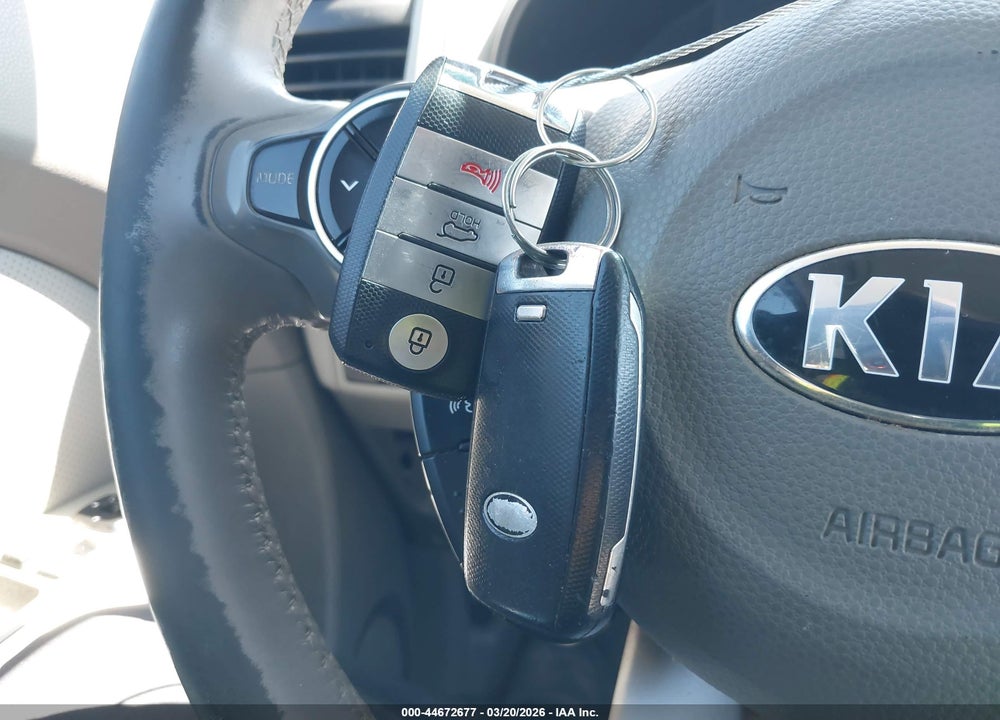2016 KIA SOUL EV + VIN: KNDJX3AE5G7017891