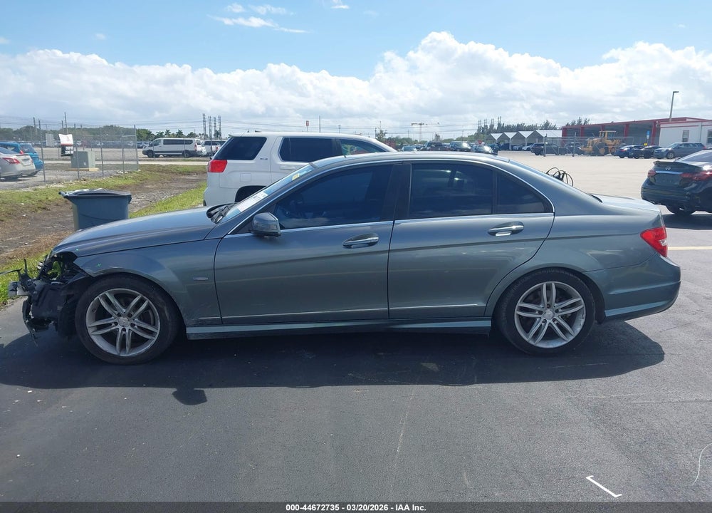 2012 MERCEDES-BENZ C 250 LUXURY/SPORT VIN: WDDGF4HB1CA649725