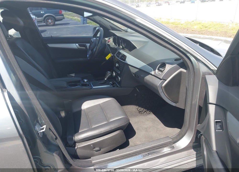 2012 MERCEDES-BENZ C 250 LUXURY/SPORT VIN: WDDGF4HB1CA649725