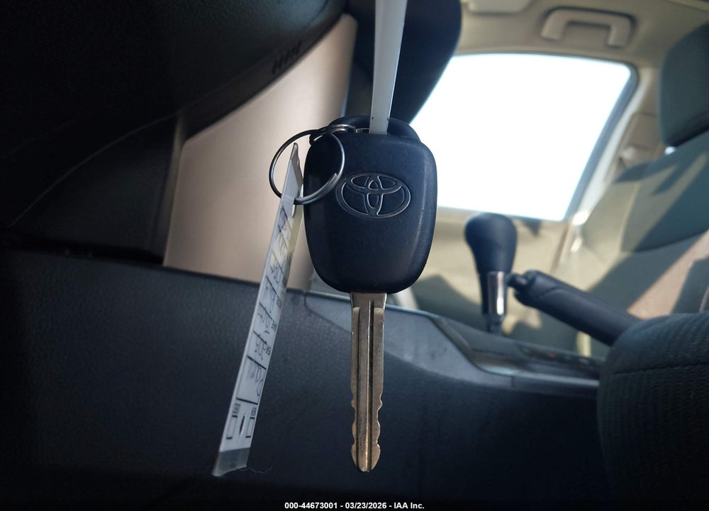 2015 TOYOTA RAV4 XLE VIN: 2T3WFREV1FW143335