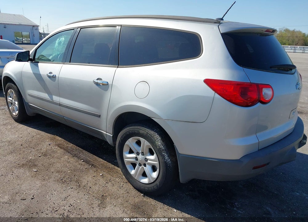 2011 CHEVROLET TRAVERSE LS VIN: 1GNKREEDXBJ193284