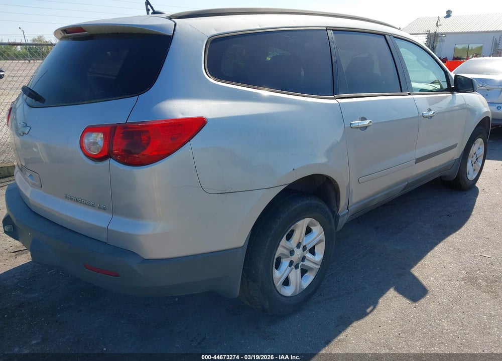 2011 CHEVROLET TRAVERSE LS VIN: 1GNKREEDXBJ193284
