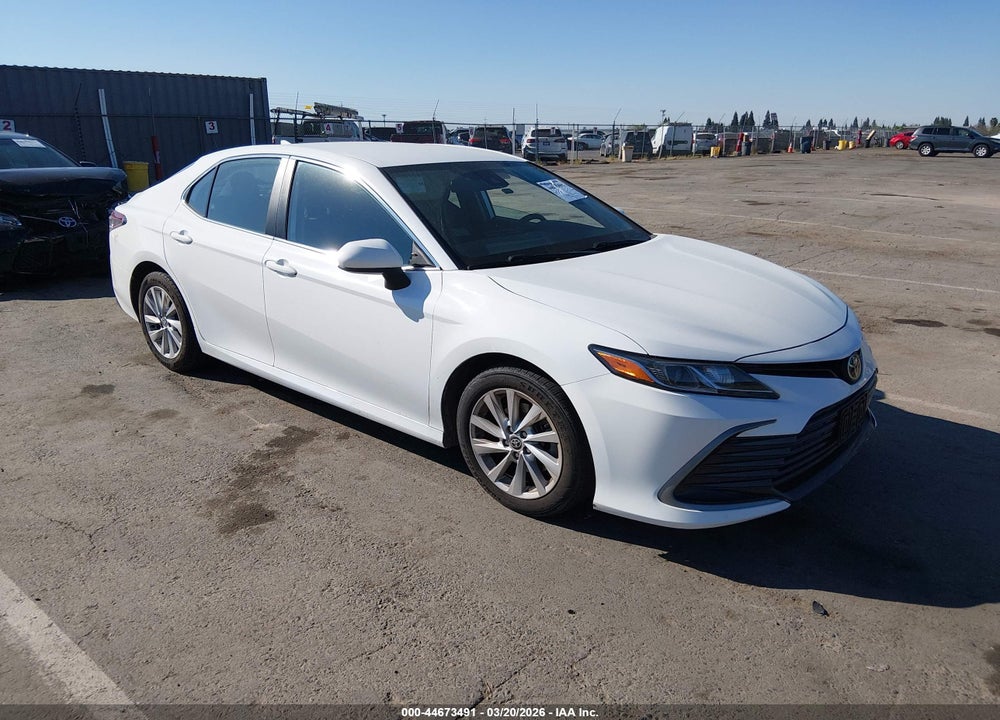 2021 TOYOTA CAMRY LE VIN: 4T1C11AK5MU468686