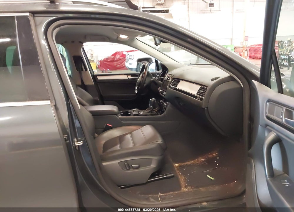 2013 VOLKSWAGEN TOUAREG VR6 SPORT VIN: WVGEF9BP0DD008323