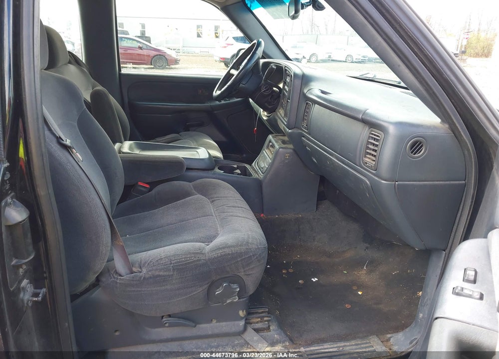 2000 CHEVROLET SILVERADO 1500 LS VIN: 2GCEC19T3Y1148577