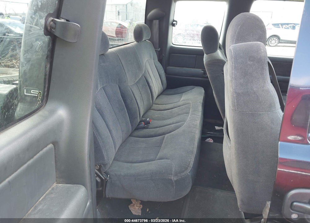 2000 CHEVROLET SILVERADO 1500 LS VIN: 2GCEC19T3Y1148577