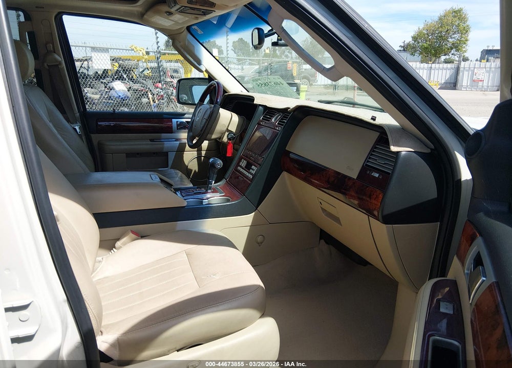 2005 LINCOLN NAVIGATOR VIN: 5LMFU28555LJ16982