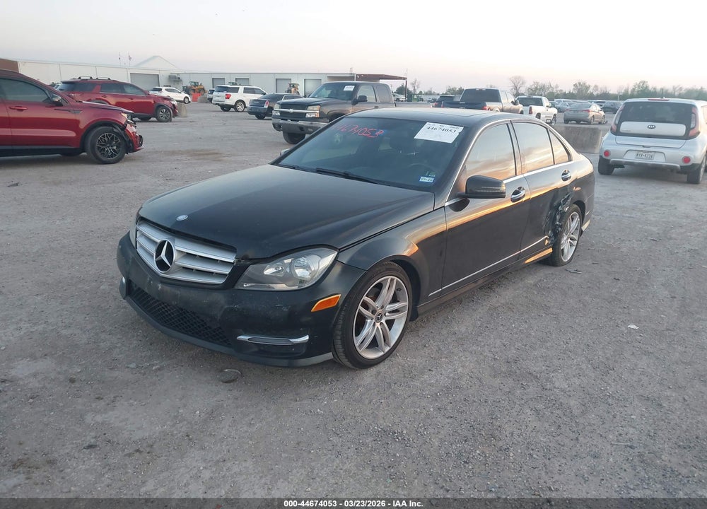 2013 MERCEDES-BENZ C 250 SPORT VIN: WDDGF4HB3DR286086